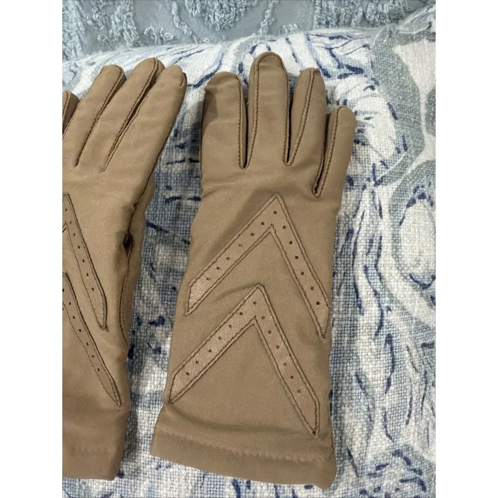 Vintage Aris Isotoner Tan Driving Gloves Stretch Nylon Spandex One Size